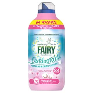 Омекотител за тъкани Fairy Outdoorable Cherry Blossom & Nordic Cotton 1.176 л (84 пранета)